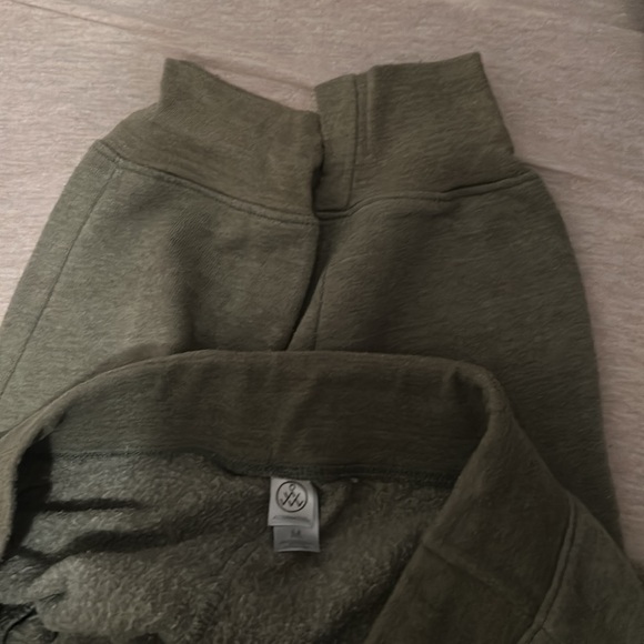 Men’s medium rogue joggers - Picture 2 of 3